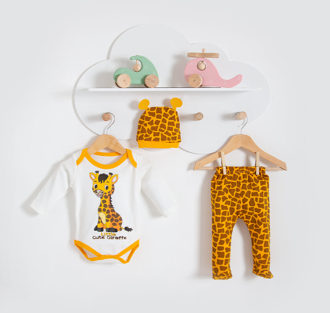 Giraffe Patterned Baby Set with Hat
